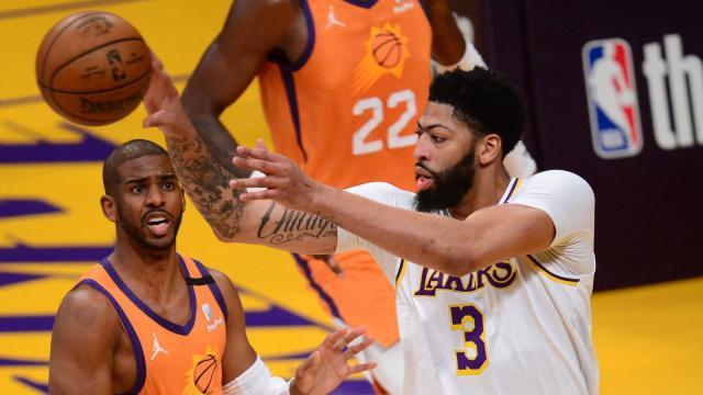 1622467119385018892.jpg anthony-davis-leaves-game-4-vs-suns-groin-strain.jpg